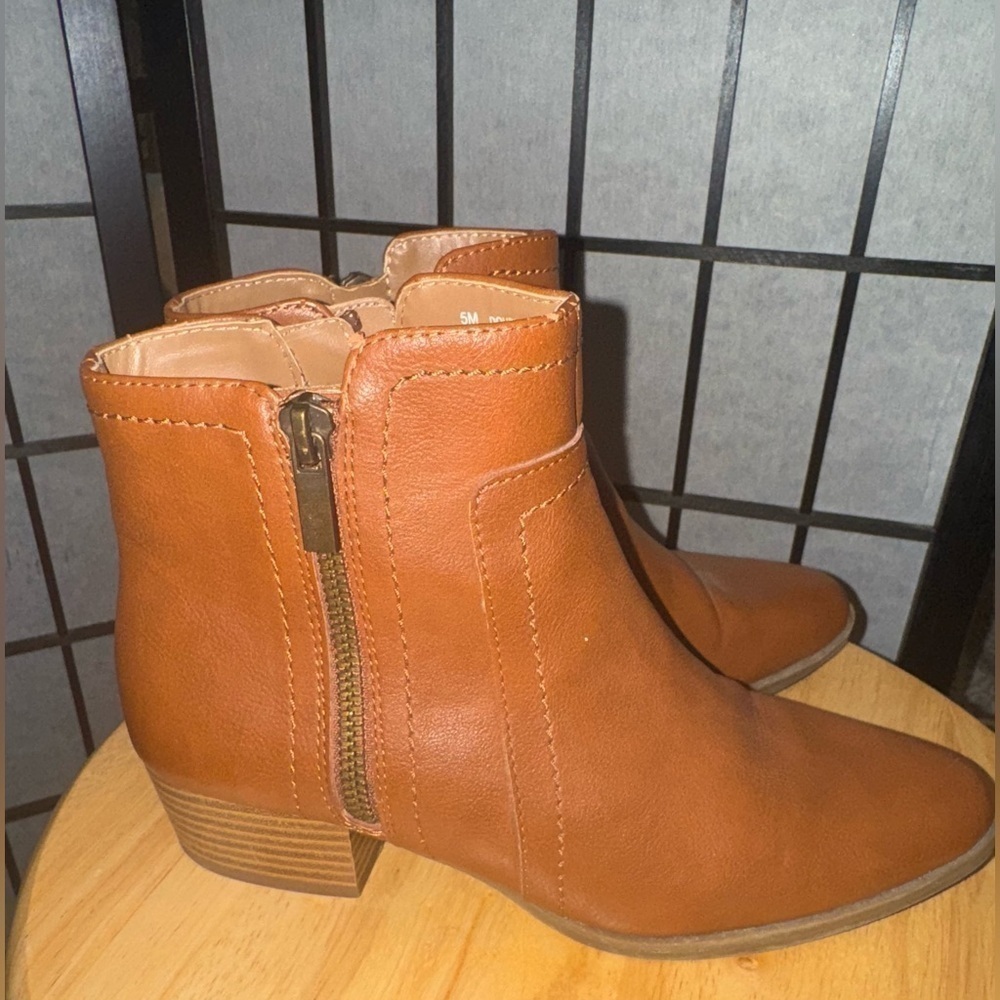 Aerosoles Martha Stewart Brown Zipper Accent Almond Toe Block Heel Zip-Up Boots
